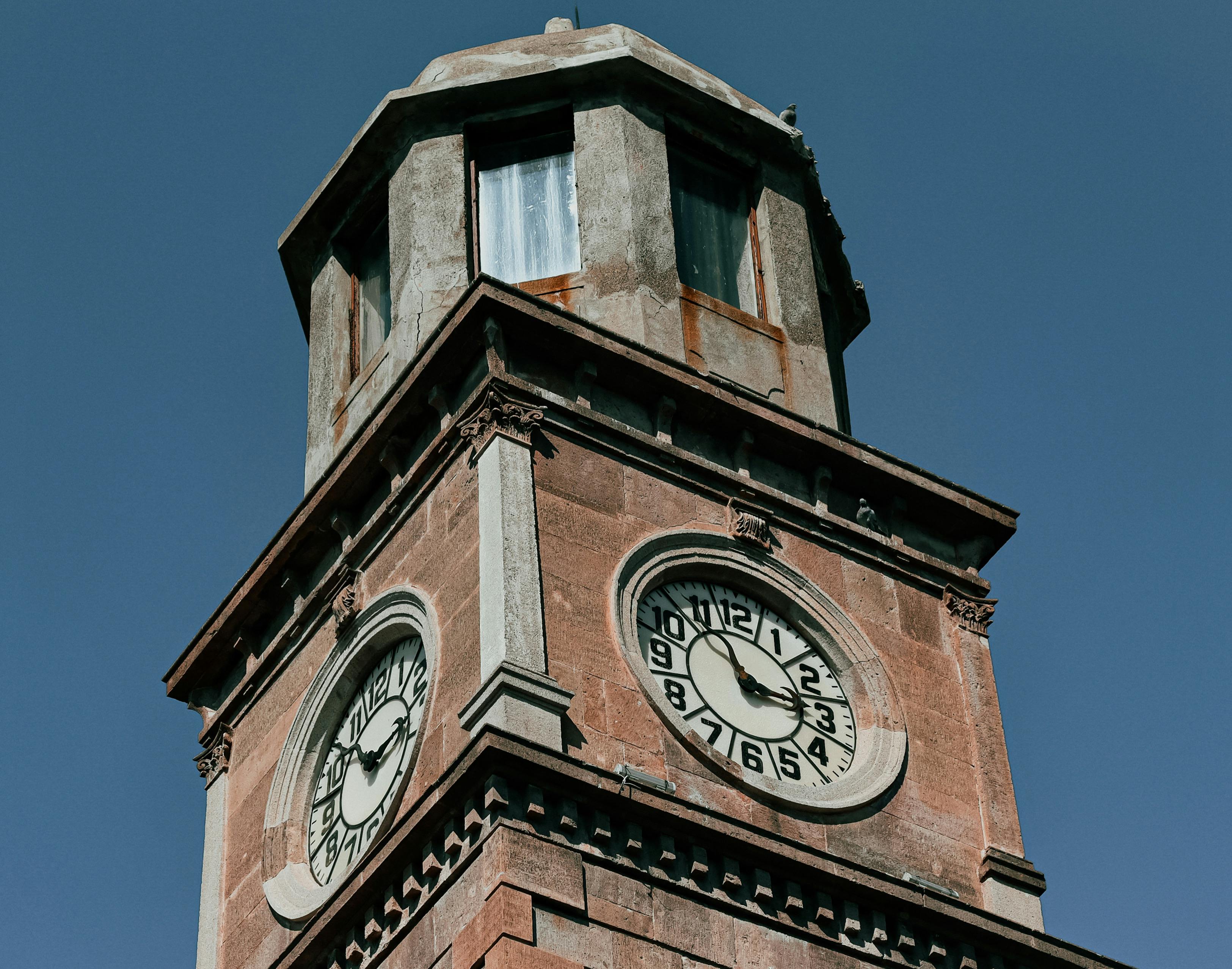 https://www.pexels.com/photo/a-low-angle-shot-of-a-clock-tower-under-the-blue-sky-14478459/