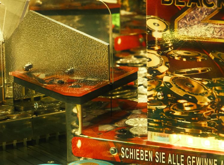 Online Casino: Spielautomaten und Live-Spiele im Überblick