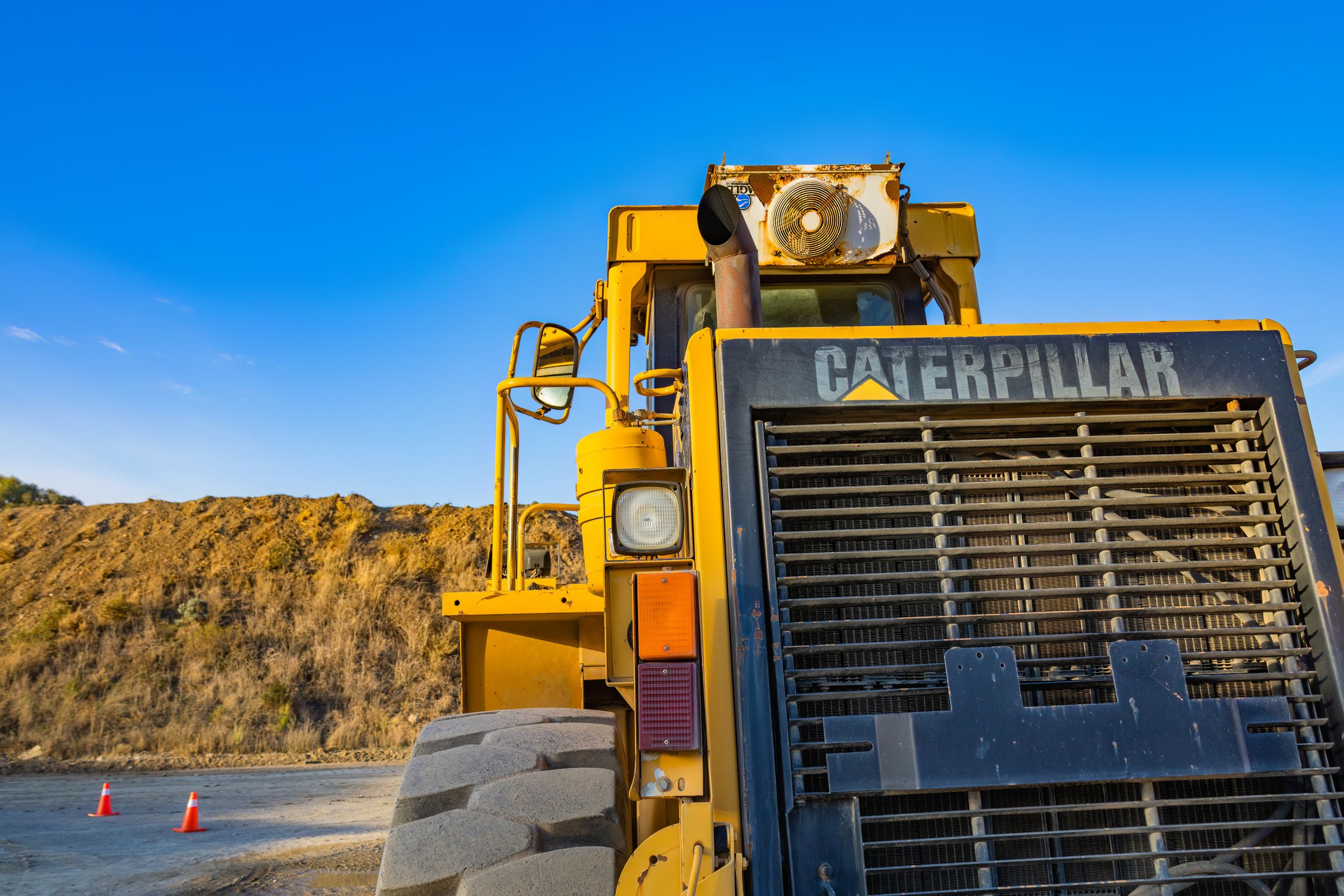 Yellow and Black Heavy Equipment on Brown Field · Free Stock Photo