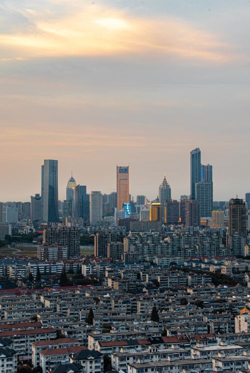 Free A panoramic view of a modern city skyline at sunset, showcasing skyscrapers and urban architecture. Stock Photo