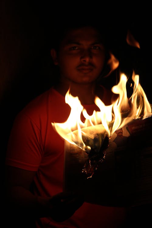 남자, 불, 불꽃의 무료 스톡 사진