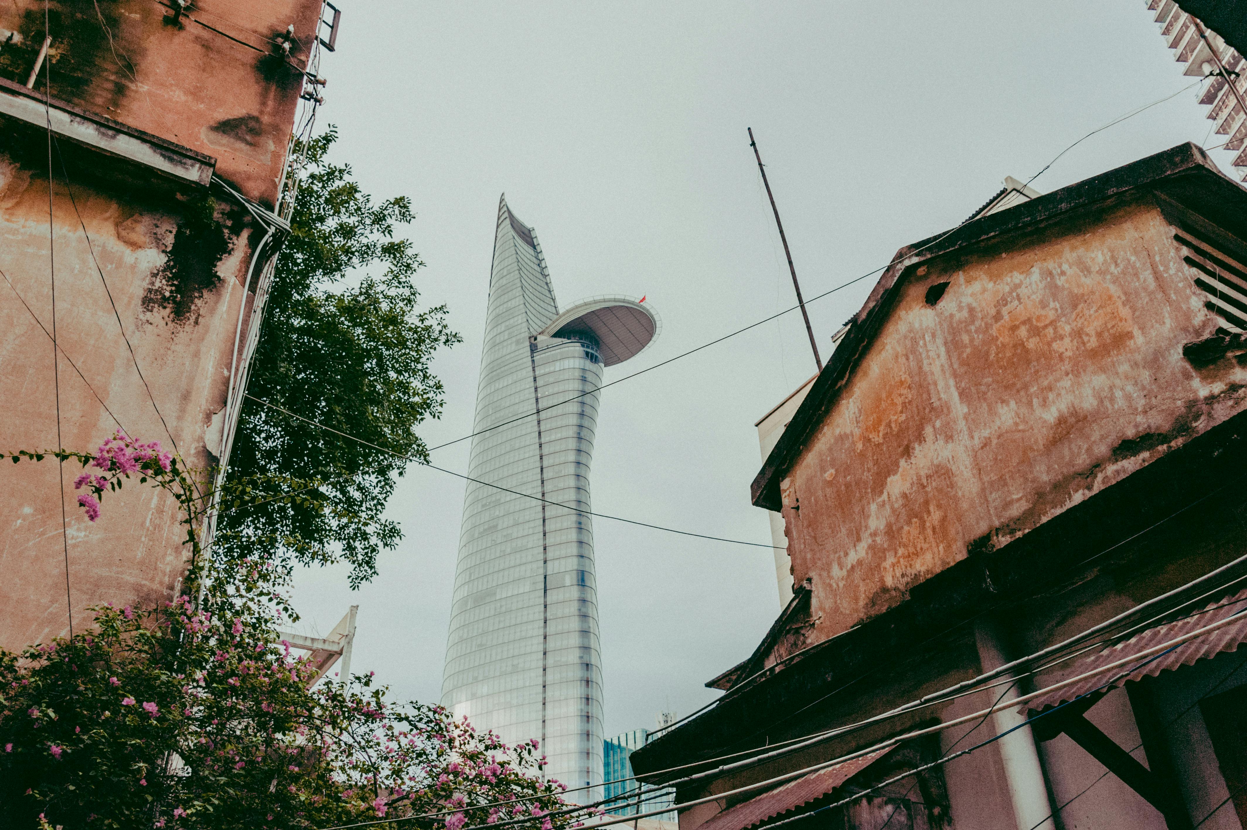 Azja 2025: Kontrasty Tradycji i Nowoczesności - Ilustracja do artykułu