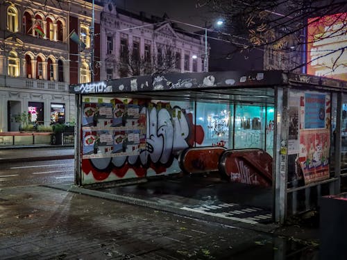 Foto profissional grátis de arte de rua, entrada do metrô, graffiti