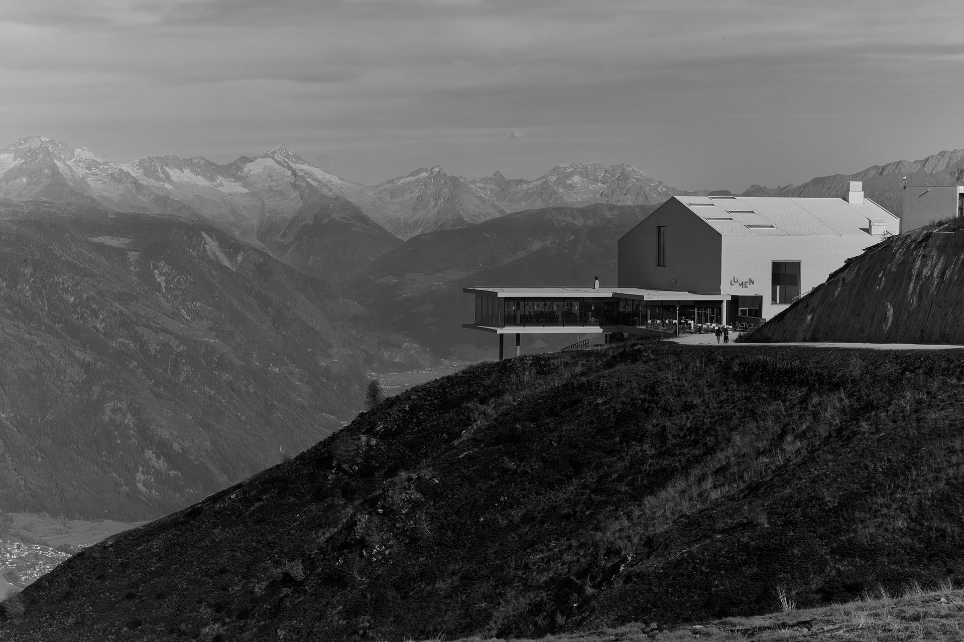 Grayscale photo of Lumen Museum perched on the mountains of South Tyrol, Italy.