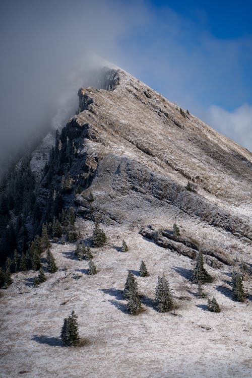 Free Snow and Cloud over Mountain Stock Photo