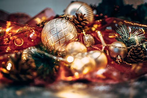 A Gold Christmas Balls