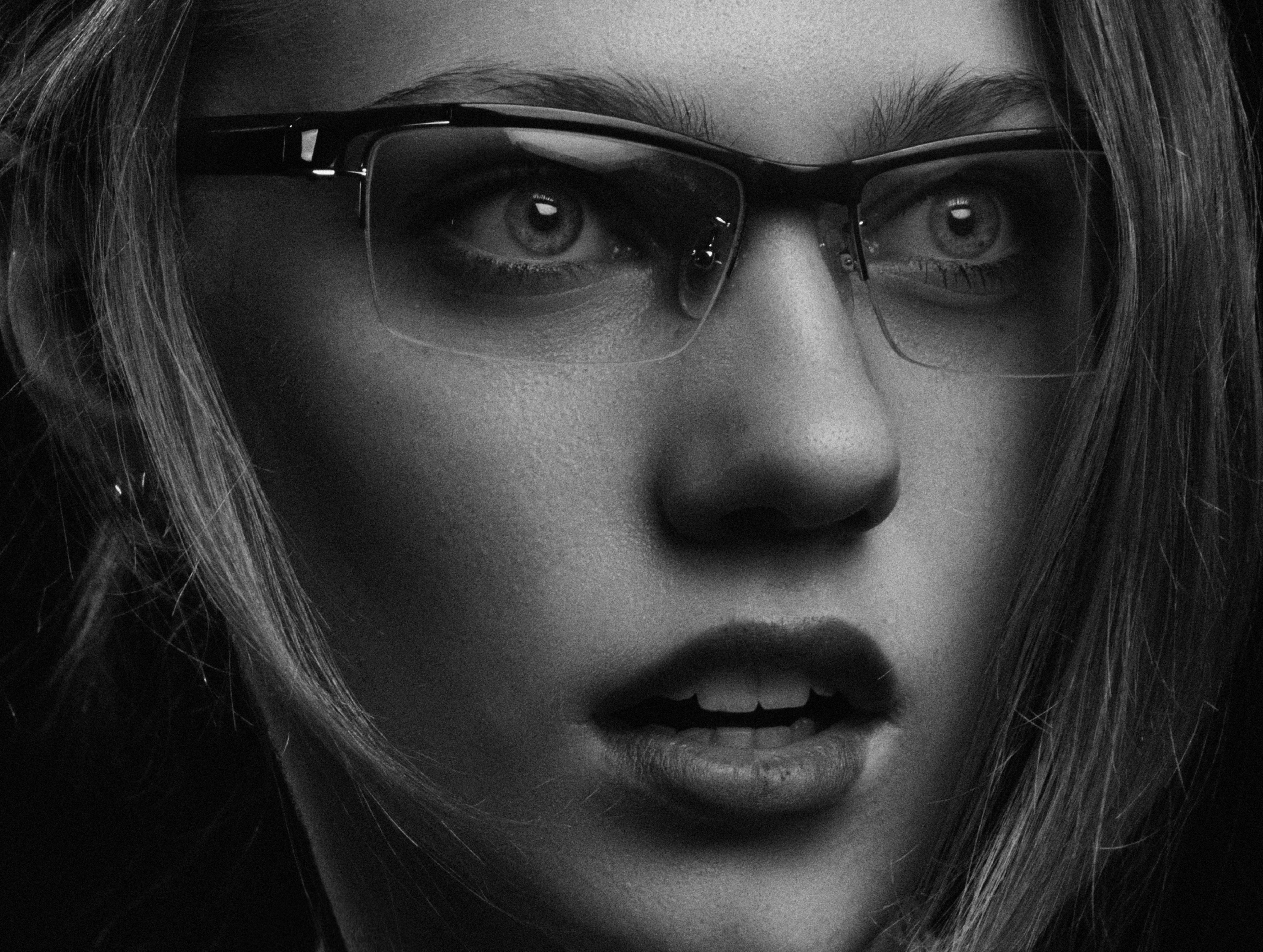 slim, stylish smart glasses that look like normal eyewear with subtle tech features