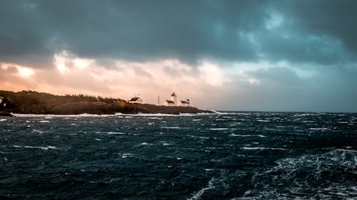 Eau De Mer Près De L'île