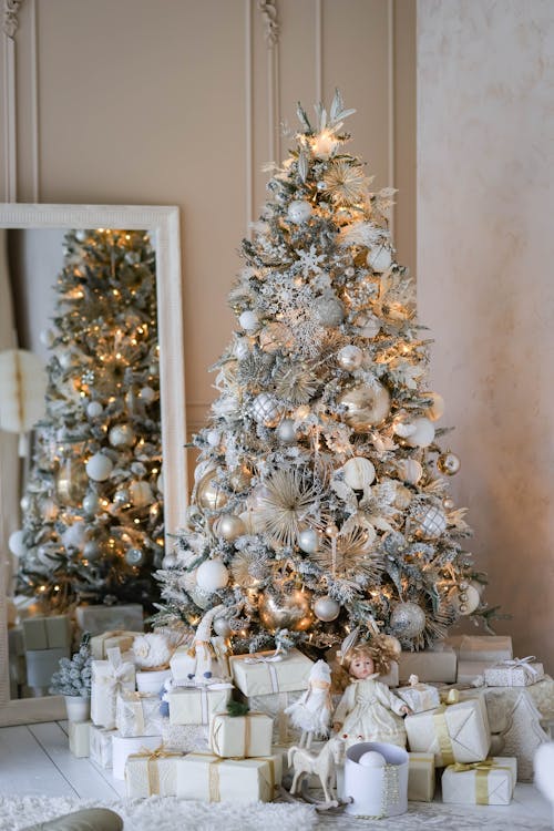 Fotos de stock gratuitas de árbol de Navidad, bolas de navidad, cajas