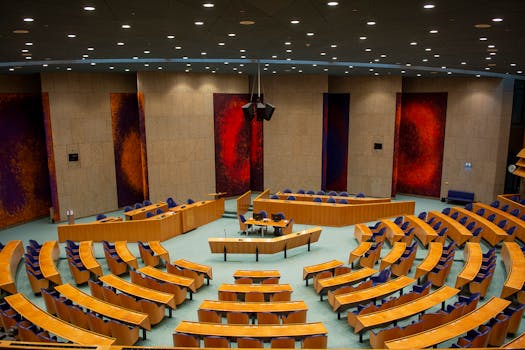 Afbeelding voor PVV-lid Markuszower stapt uit dagelijks bestuur Tweede Kamer vanwege Arib-zaak