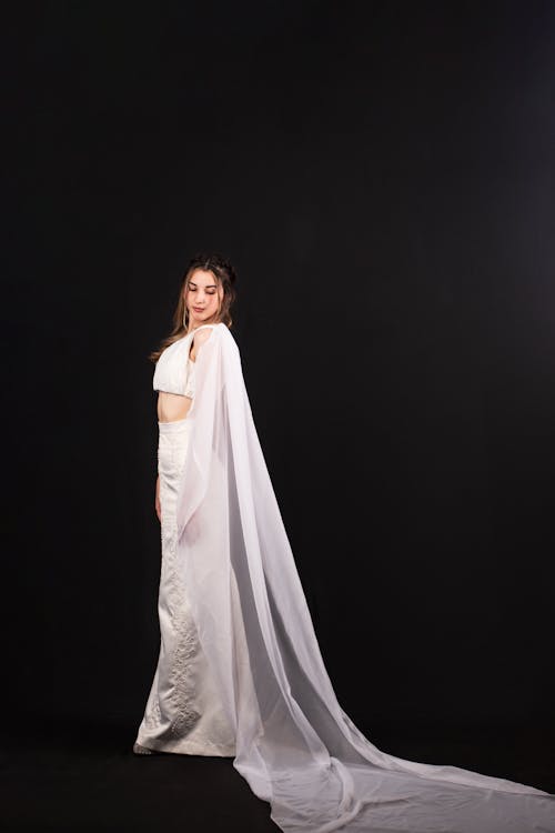 Безкоштовне стокове фото на тему «біла сукня, вертикальні постріл, манекенник»