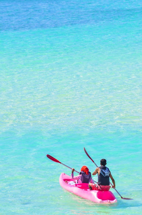 Free ảnh Những Người Trong Thuyền Kayak Màu Hồng Stock Photo