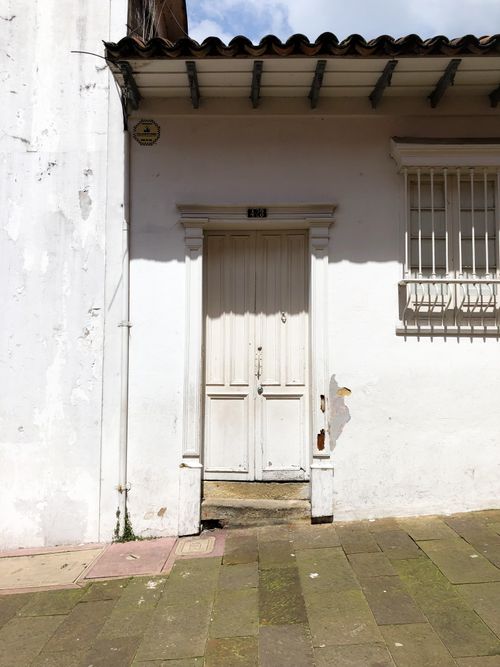 Free A vintage doorway in Bogotá's La Candelaria neighborhood, showcasing colonial architecture. Stock Photo
