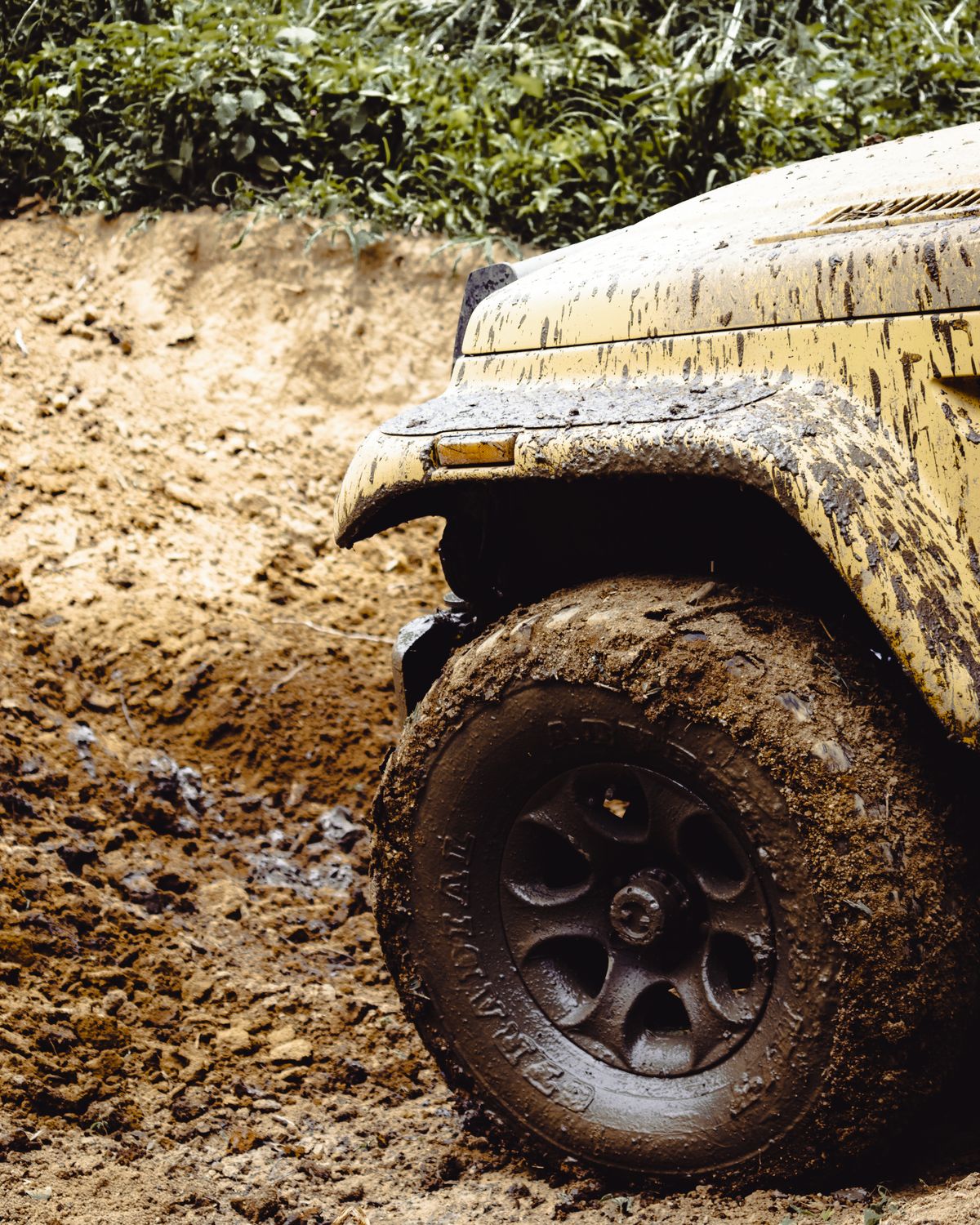 Best Overlanding Air Compressors for Trail Tire Air-Ups (2026)