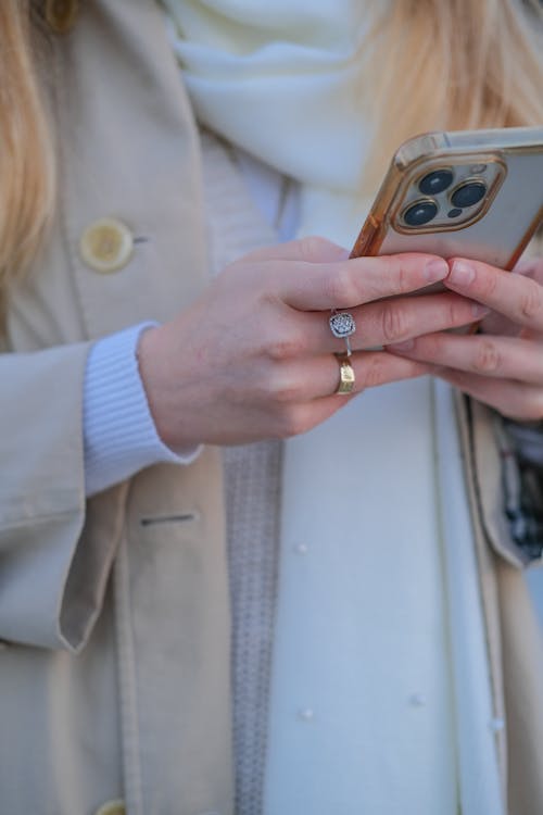 Free Person Holding a Phone Stock Photo
