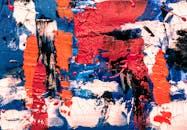 这幅动态抽象画以大胆的红、蓝、橙色为特色，营造出富有表现力的艺术质感