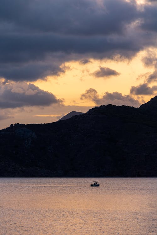 คลังภาพถ่ายฟรี ของ ซิลูเอตต์, ตะวันลับฟ้า, ทะเลสาบ