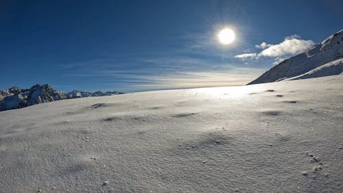 Бесплатное стоковое фото с голубое небо, гора, горный пик