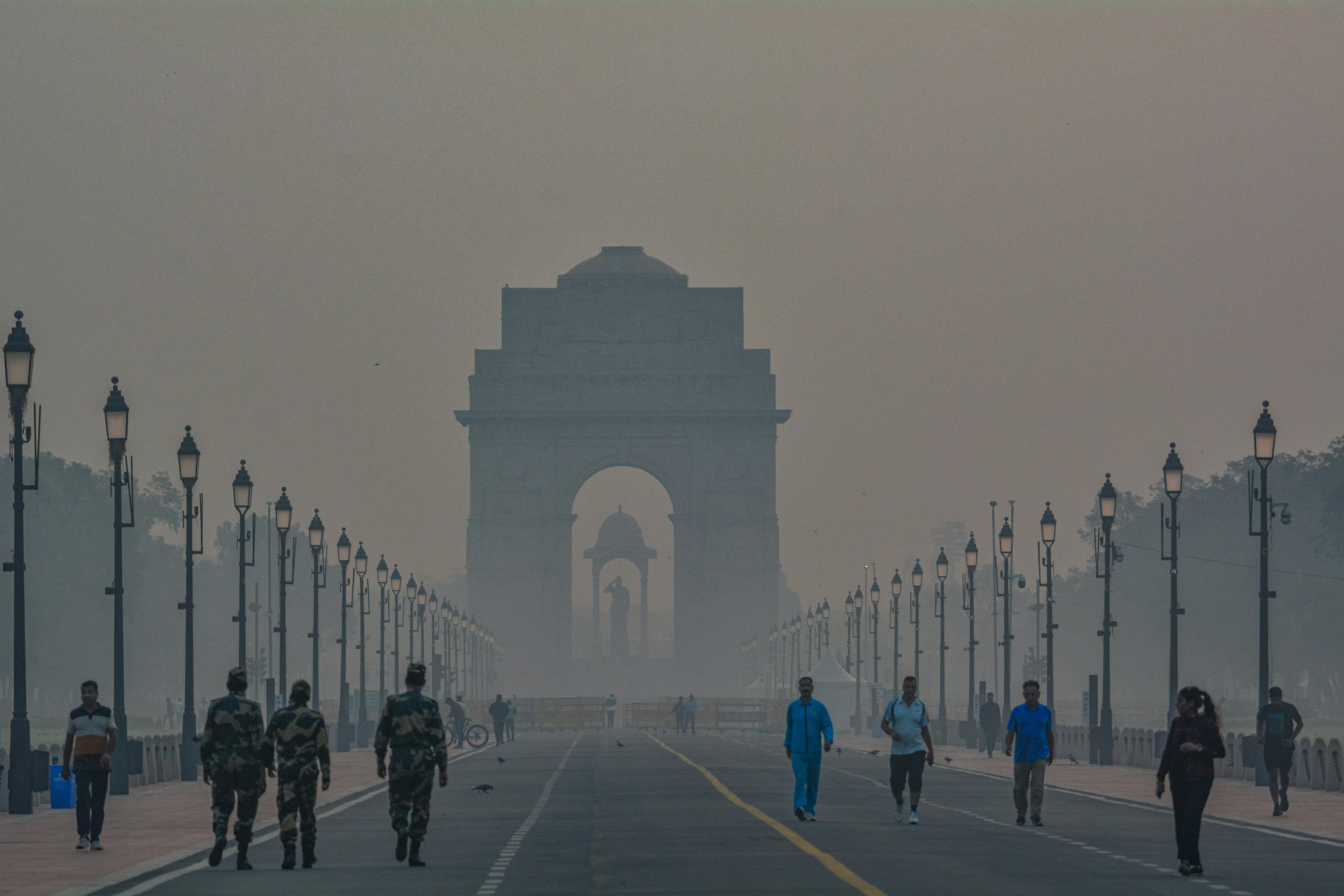 दिल्ली में आतंकी हमले की साजिश नाकाम: मुंबई से दो कट्टरपंथी संदिग्ध गिरफ्तार, खिलौना कार बम का था प्लान