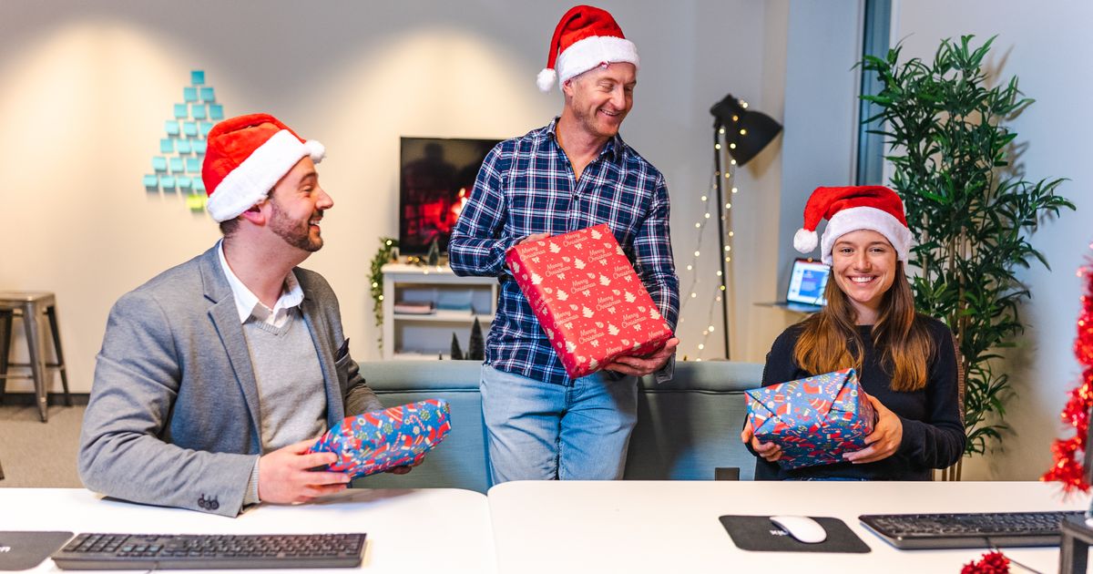 Weihnachtsgeschenke für Kollegen: Kleinigkeit oder Sammelgeschenk