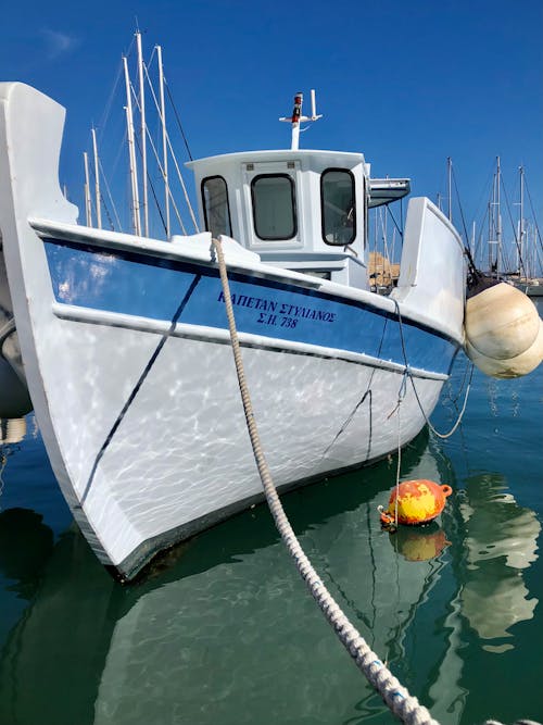 Gratis stockfoto met blauwe lucht, boot, jachthaven