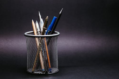 Gratis lagerfoto af blyanter, container, flet