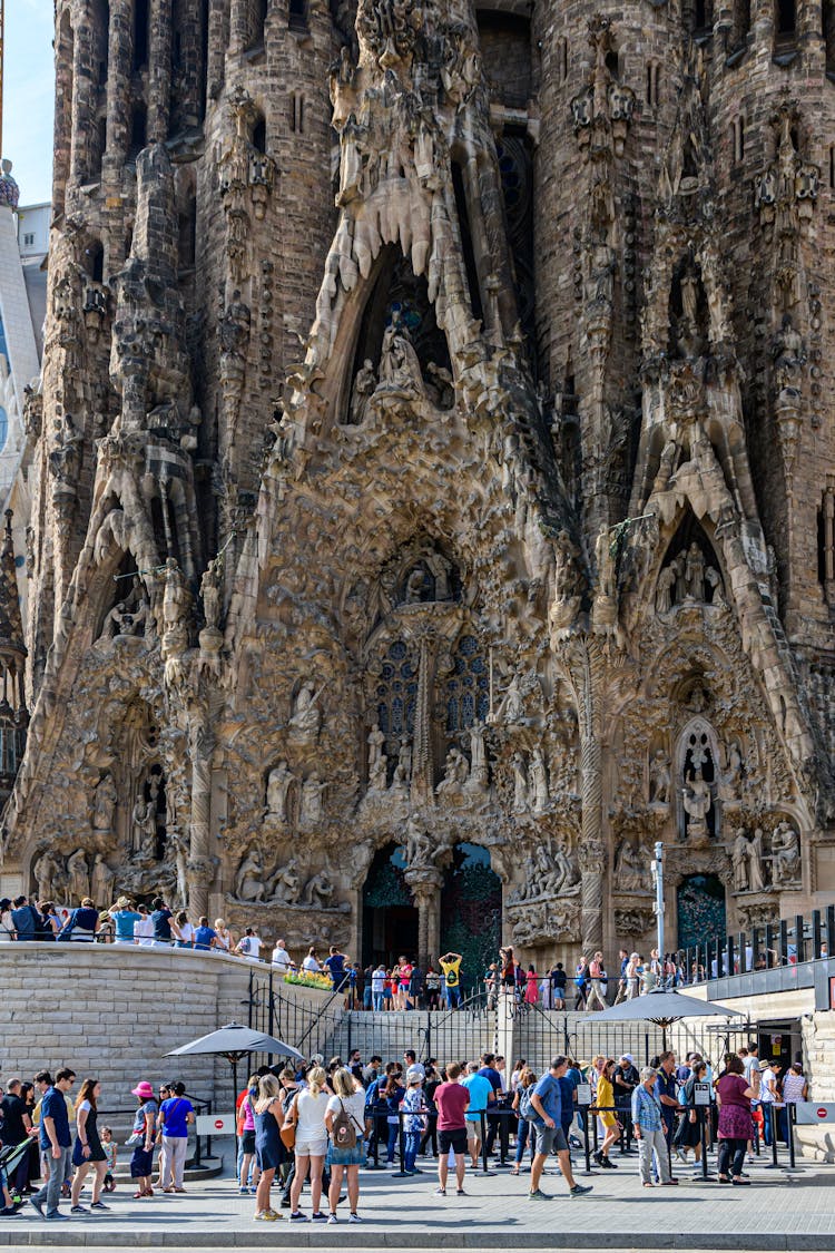 People At La Sagrada Familia