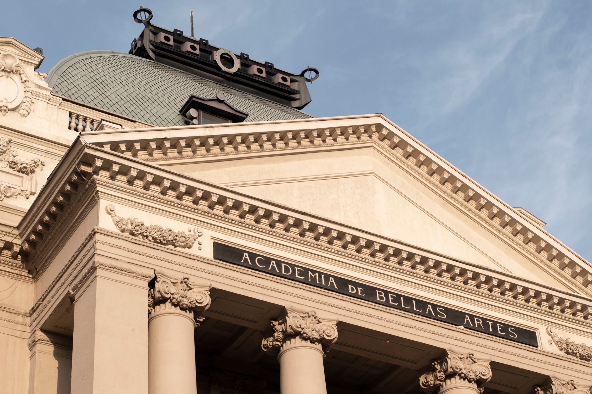 Close-up of the facade of the National Museum of Fine Arts in Santiago, showcasing classical architecture.