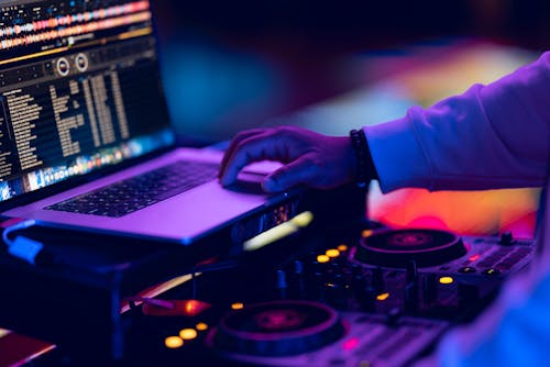 DJ, DJ 믹서, 노트북의 무료 스톡 사진