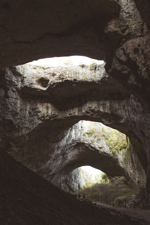 Gratis arkivbilde med erodert, hule, lav-vinklet bilde