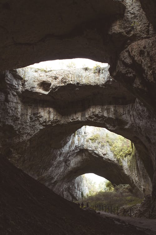 Fotobanka s bezplatnými fotkami na tému jaskyňa, narušili, podhľad