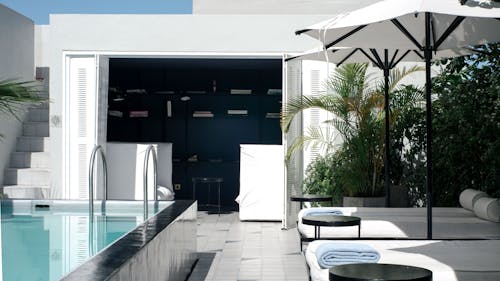 天井, 旅館, 游泳池 的 免费素材图片