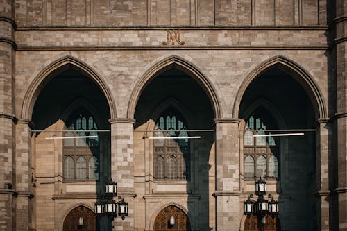 bazilika, bina cephesi, camlar içeren Ücretsiz stok fotoğraf