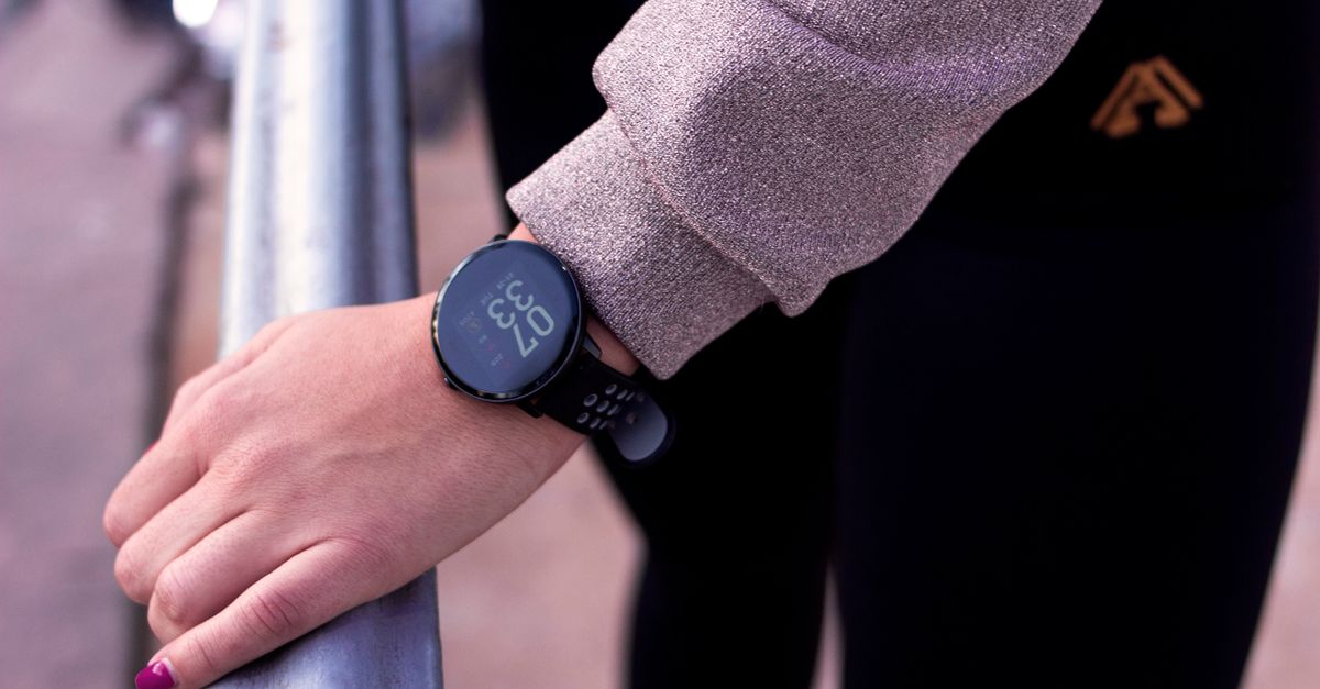 Fitbit Edge smartwatch review design