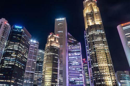 Free Captivating view of Singapore's skyscrapers illuminated at night, showcasing modern architecture. Stock Photo