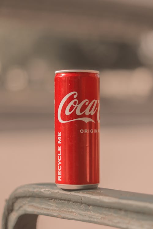 Ingyenes stockfotó coca-cola, fémdoboz, függőleges lövés témában