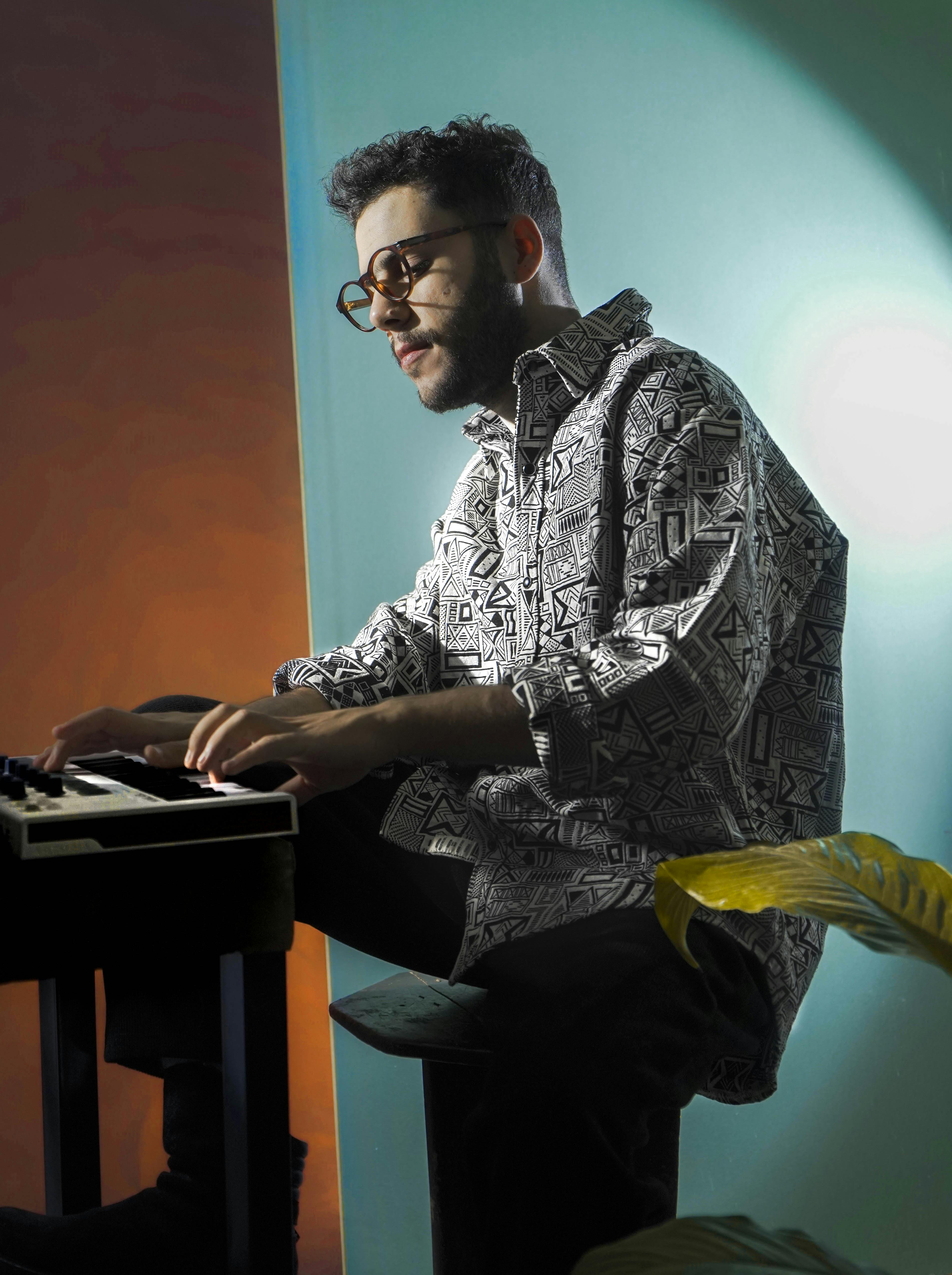 Découvrez comment Canva propose des musiques d'artistes connus pour vos créations