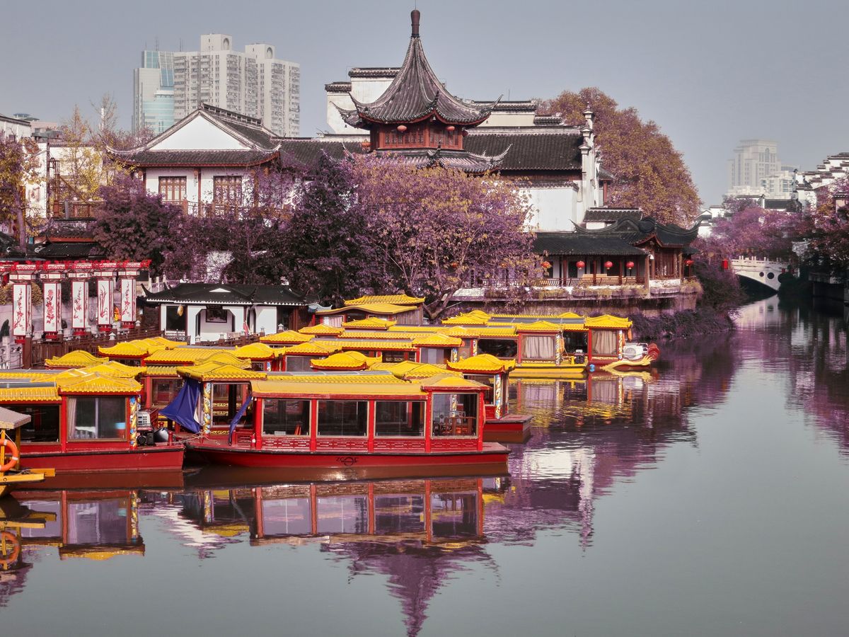 Stroll the Confucius Temple and Qinhuai River