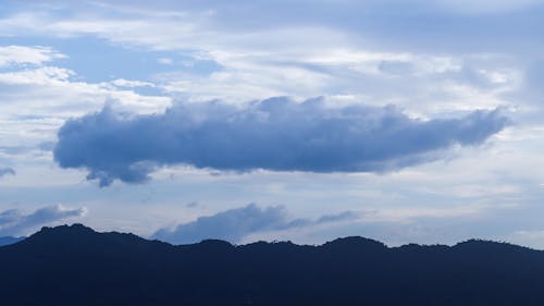 Бесплатное стоковое фото с голубая гора, горные облака, горы