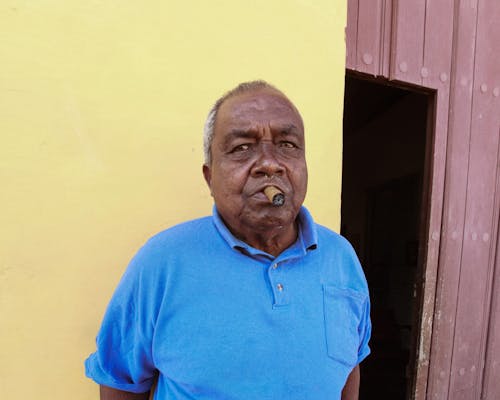 Gratis lagerfoto af cigar, Cuba, dør