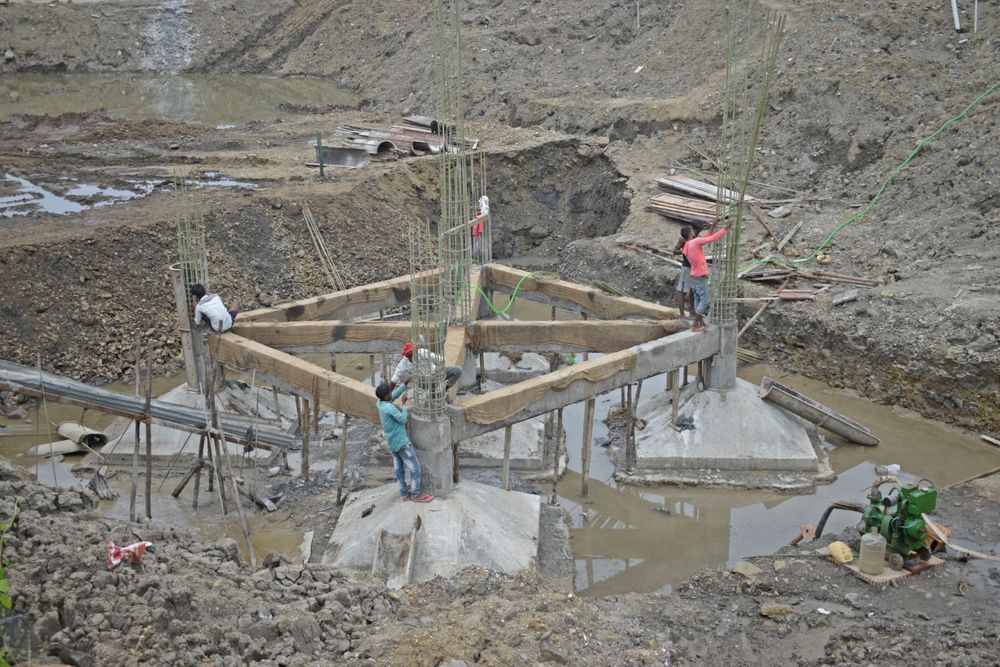 Materiales de construcción, varillas y cemento