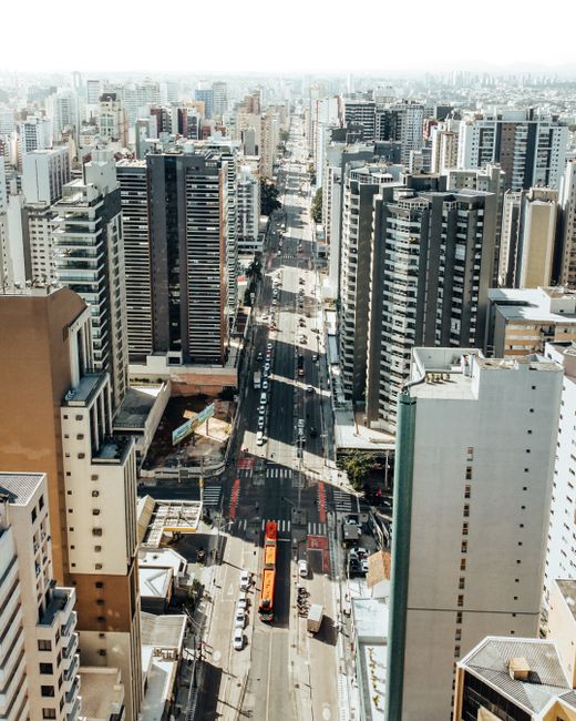 Explore a stunning aerial view of Curitiba, Brazil, showcasing its modern architecture and bustling streets.