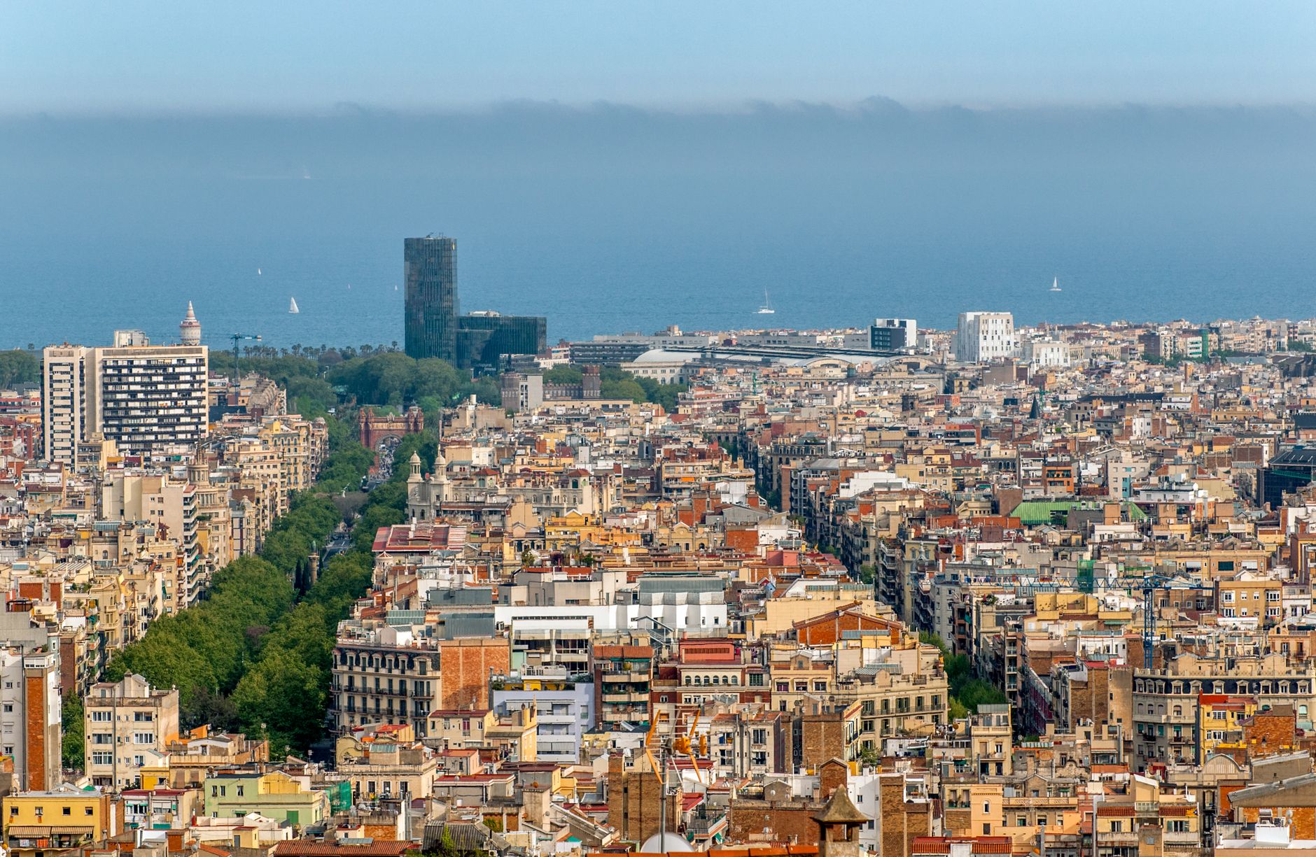 Una calle del Eixample de Barcelona vista desde arriba