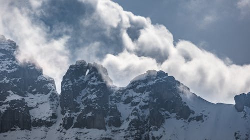 Foto d'estoc gratuïta de cobert de neu, fotografia de natura, muntanya rocallosa