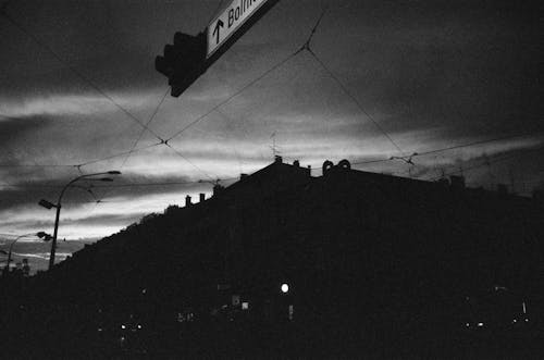 gri tonlama, karanlık, Kent içeren Ücretsiz stok fotoğraf