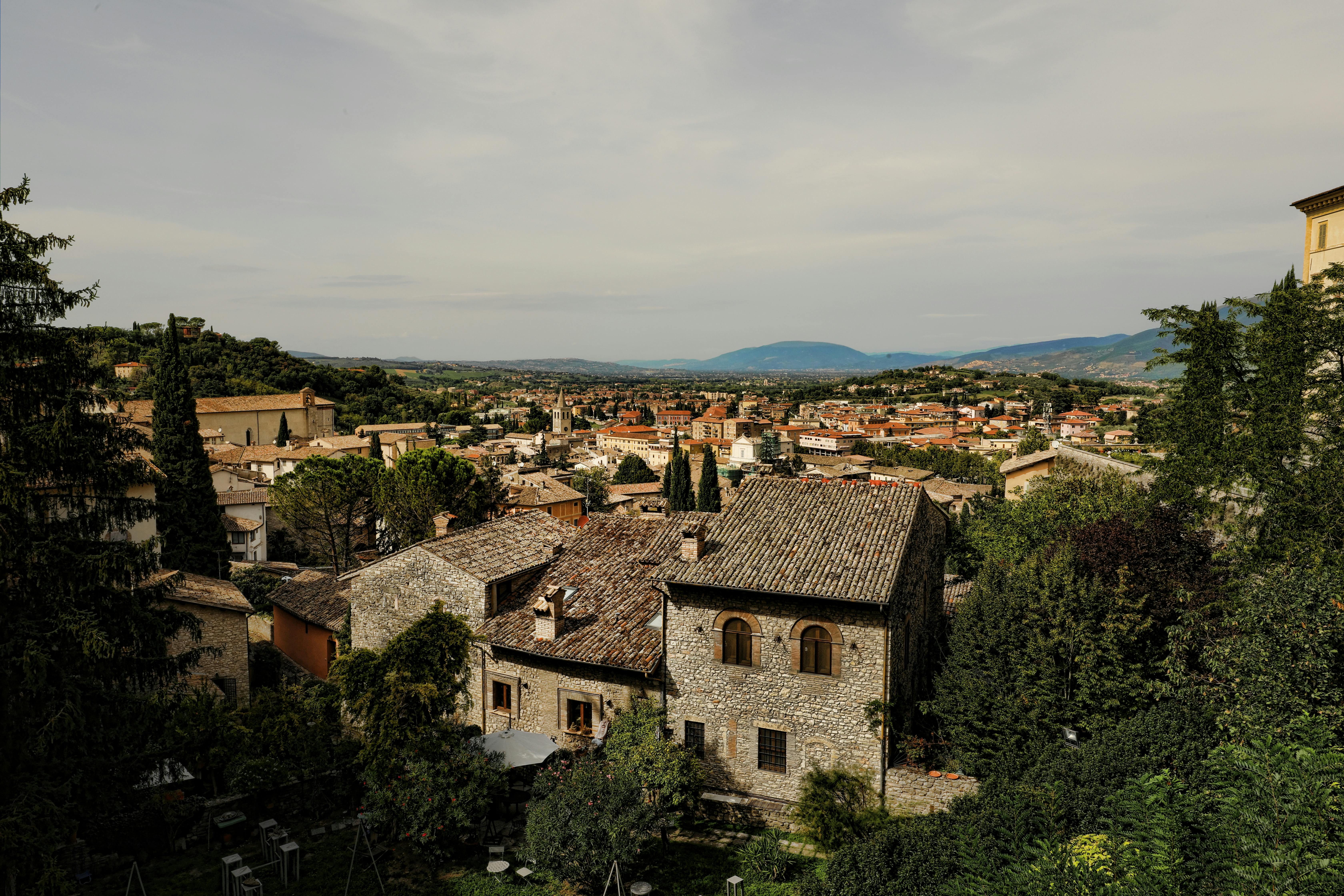 Guida a Todi e Spoleto: Due Gioielli Medievali Sospesi nel Tempo