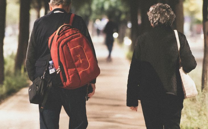 Online dating: starting a conversation on a niche platform