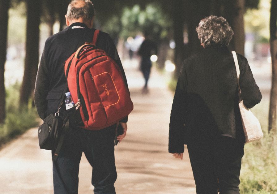 Online dating: starting a conversation on a niche platform