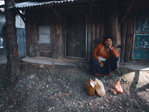 ağaç gövdesi, Ahşap ev, başörtü içeren Ücretsiz stok fotoğraf