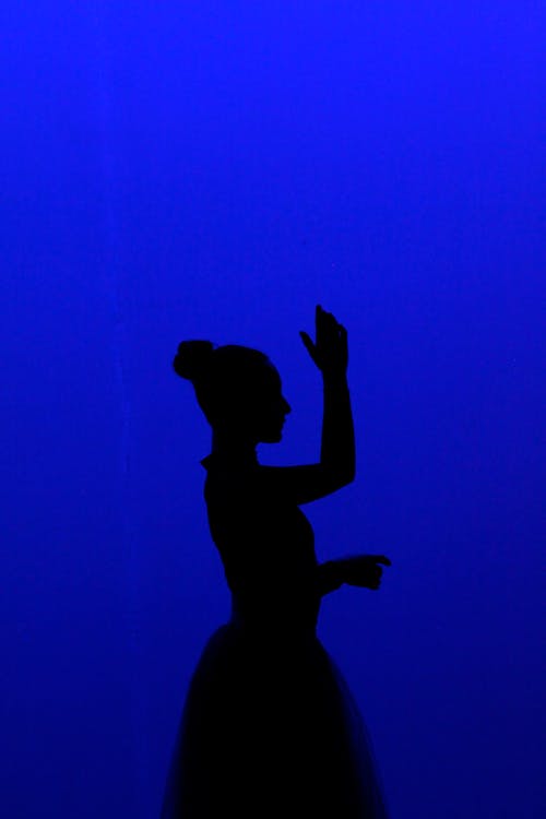 Gratis lagerfoto af ballerina, blå baggrund, dans